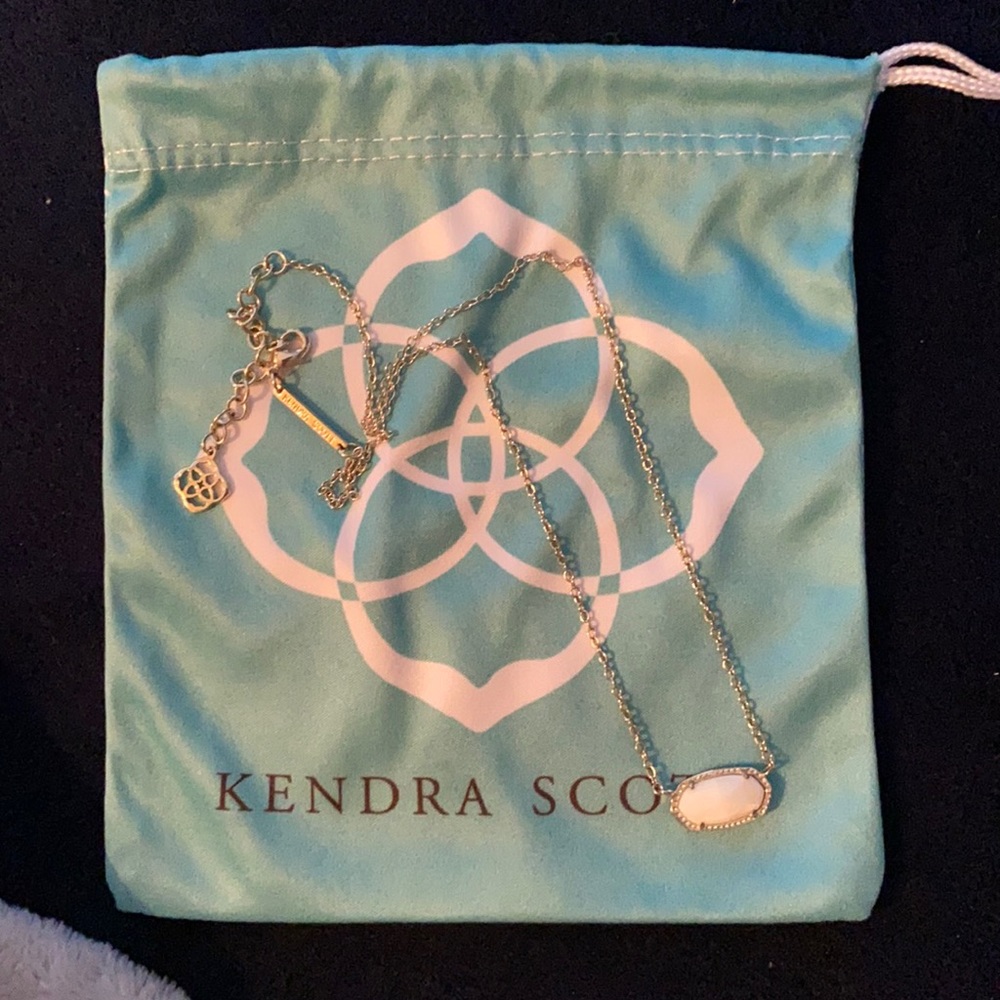 Kendra Scott necklace